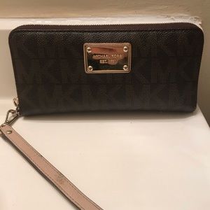 Michael Kors Jet Set Wristlet Wallet